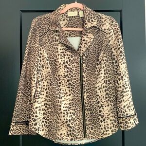 Chicos Animal Print Bomber Jacket w/Zipper and Cuffed Sleeves. Size 0 = XS